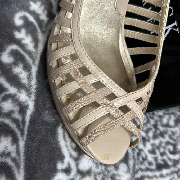 White House Black Market Gena Heels size 8 - Picture 5 of 8